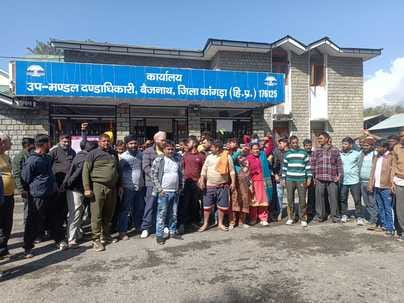 Demonstration of traders coming to Baijnath Shivratri fair