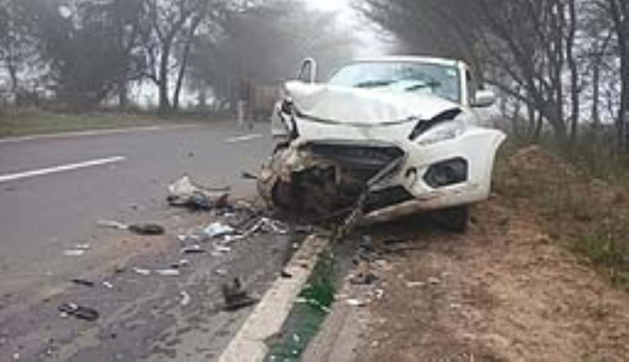 Two cars collide due to fog, one hits a tree, three injured