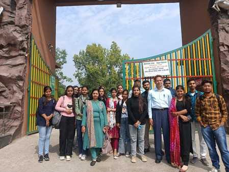 Students visited Tiliyar Lake