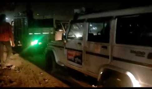 Bihar News : dilapidated patroling bihar police vehicle towed away by vaishali bihar