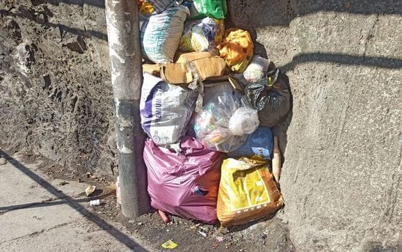 Unique cleanliness mission, pick up garbage, hide and forget