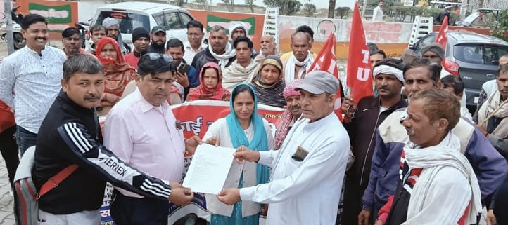 Rural sanitation workers took out a procession, raised the demand for implementation of the Chief Minister's announcement