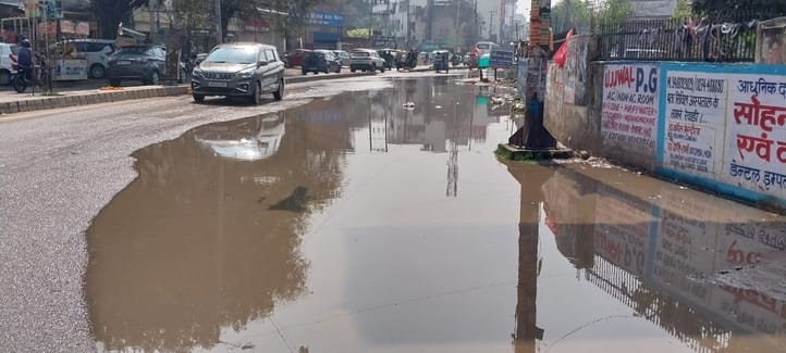 10 mm rain in 12 hours, waterlogging at many places