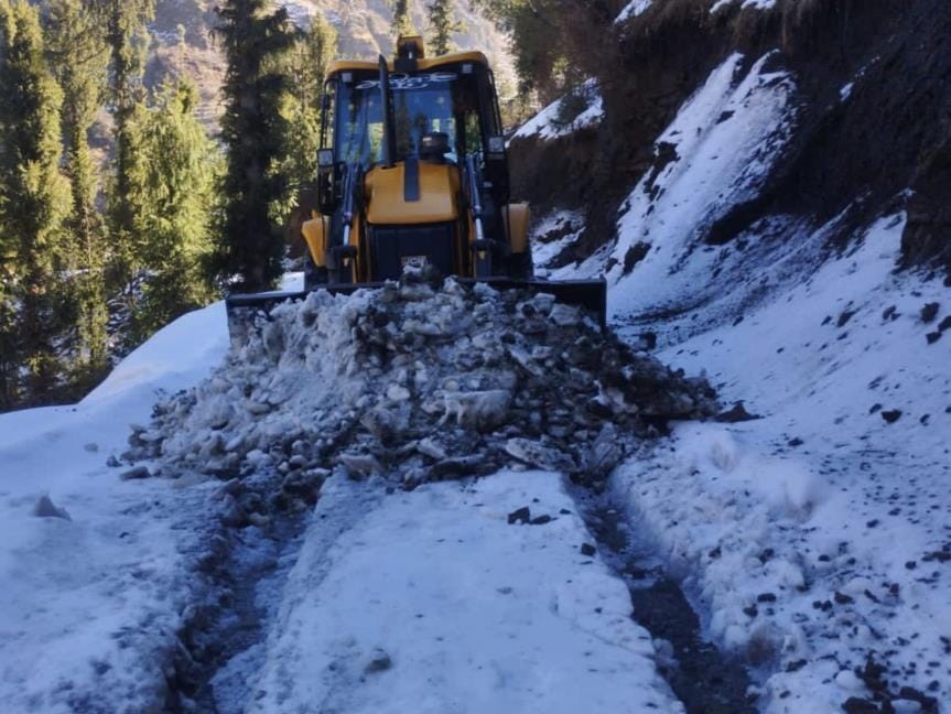Janjehli-Chhatri road restored for traffic