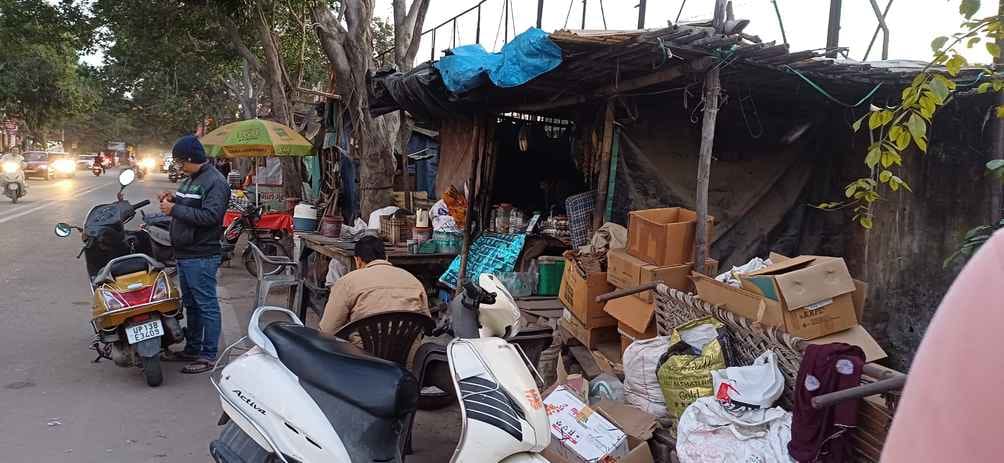 Vending zones are not made, carts and stalls are set up on the roads