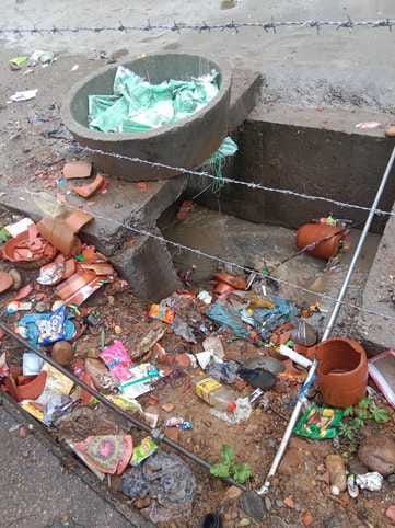 'Don't throw garbage here and there, give it to the cleaning workers'