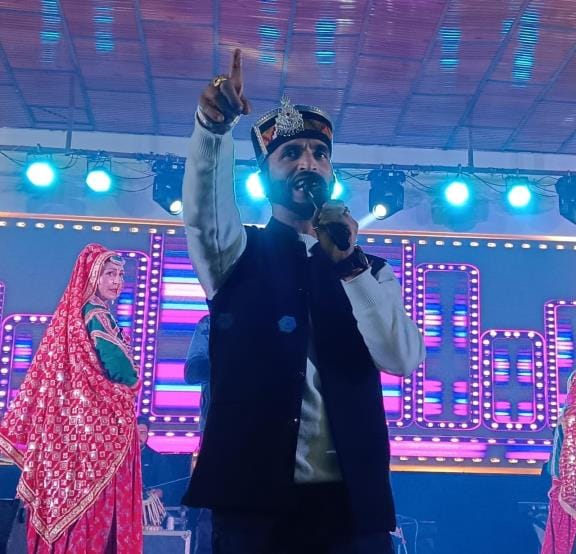 Neelma Re Paar Bade Chail...Jhuma Baijnath danced on the song