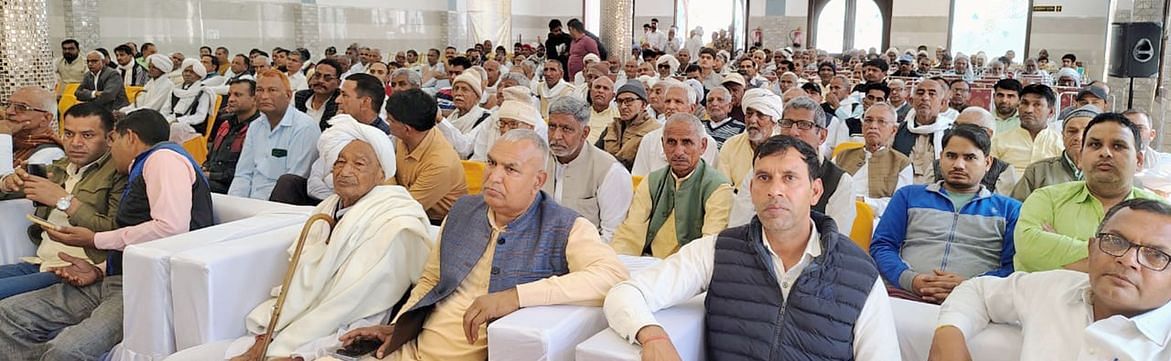 सांसद सतपाल ब्रह्मचारी ने भूमि पुजान का प्रदर्शन किया और लॉर्ड पार्शुरम के मंदिर की नींव पत्थर रखी