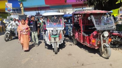 Erickshaws will run on fixed routes from May Municipal Corporations portal ready plan made with RTO and police