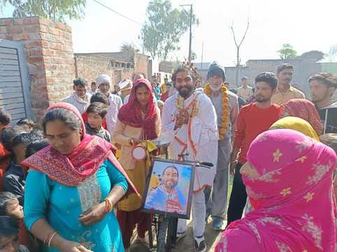 Yogi welcomed after returning from 12 Jyotirlinga darshan
