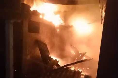 Muzaffarpur Bihar news: sudden fire broke out in house fire brigade team broke window and controlled