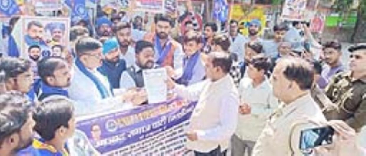 ASP's demonstration in the Collectorate against the attack on Nagina MP