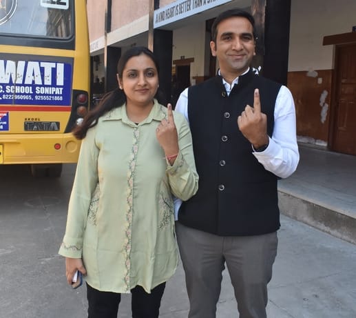 Municipal elections: Former minister, MLA, former MLA, candidates and Deputy Commissioner cast their votes