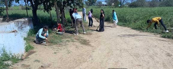 Volunteers launched cleaning campaign
