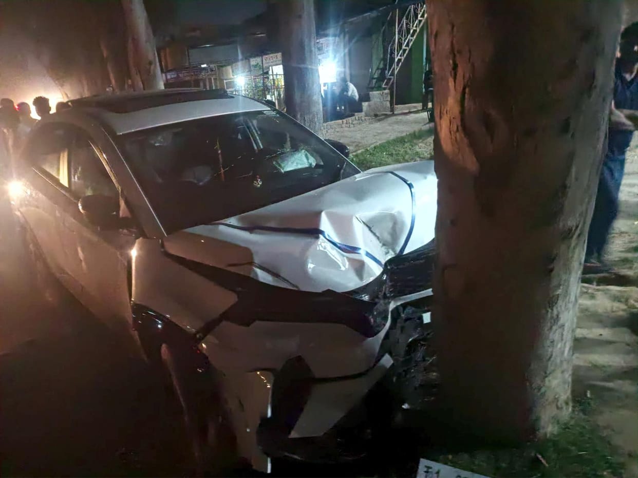 Uncontrolled car hits two bikes, 7 youths injured