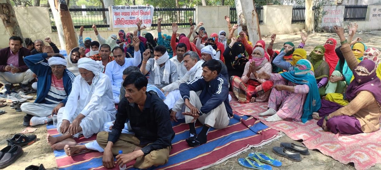 Indefinite dharna given for the arrest of SI accused of rape