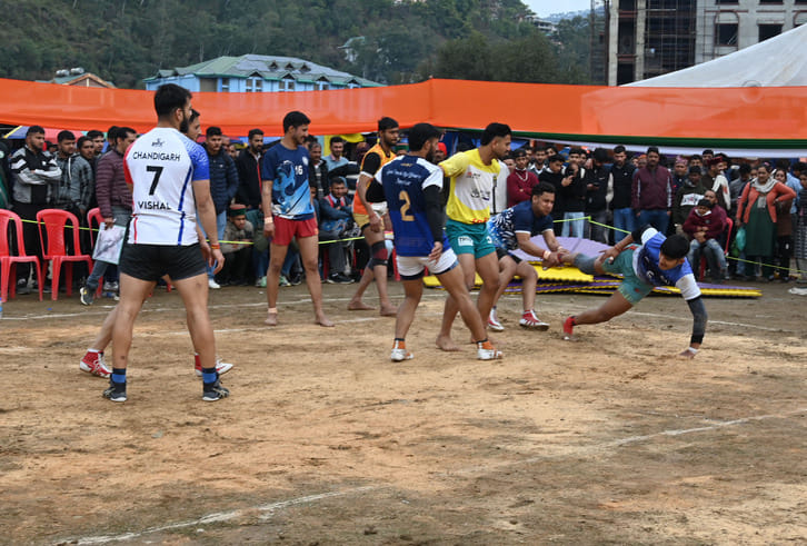 Una won the title in Kabaddi by defeating Krishna Academy Bilaspur.