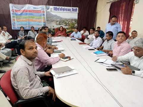 Sirohi News: Officials should regularly monitor the cases registered on the Sampark portal