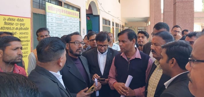 Lawyer and revenue inspector clashed over throwing the file