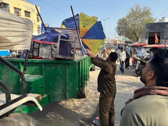 The city council removed the encroachment, as soon as the team left, the carts were set up again