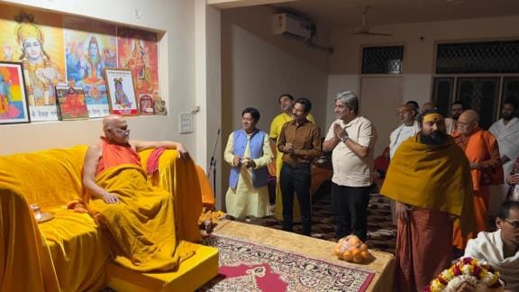 Producer of Shri Krishna Janmabhoomi film met Shankaracharya Nischalananda