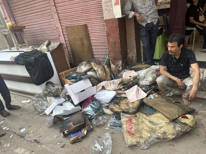 Fire broke out in a shop, clothes worth Rs 15 lakh burnt