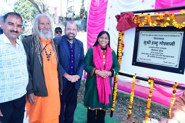 Indu Goswami laid the foundation stone of Trimurti Shaheed Smriti Van Vatika.