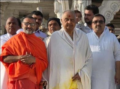 The sixth descendant of Ghanshyam Maharaj performed the puja