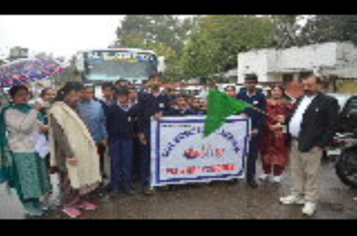 Students of Middle School Tour of ITI