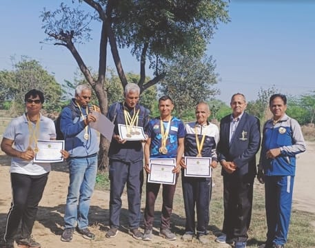 Senior players won gold medals in athletic competition