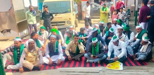 Farmers sitting on strike accused of arbitrariness on Nagar Panchayat workers