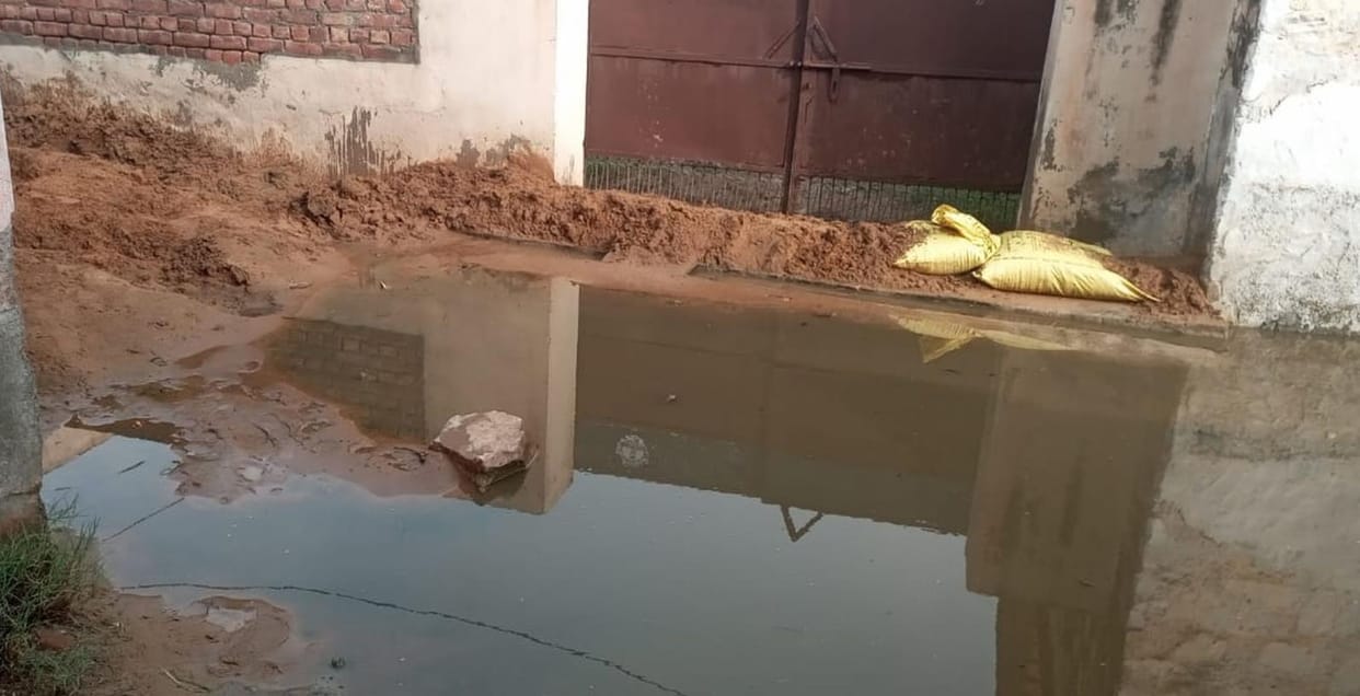 Contaminated water filled in the street in village Dalawas.