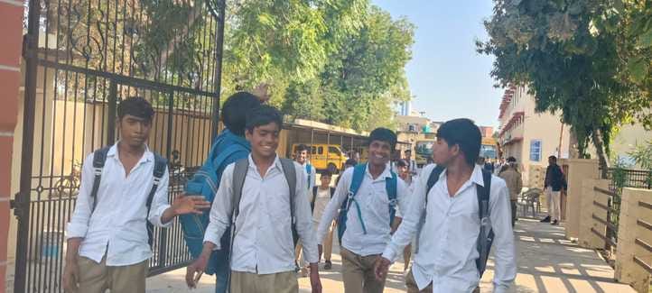 8200 students took the tenth English exam