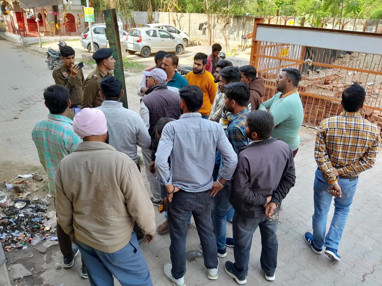 The HSVP personnel who went to rescue the encroachment was declared a thief and taken to Baltana police station.