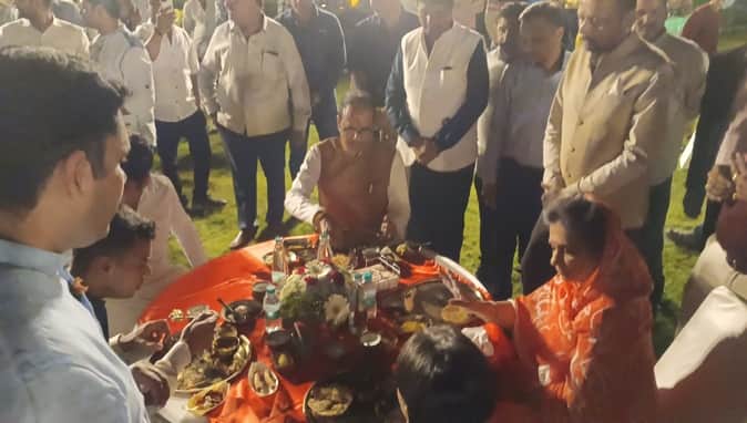 पूर्व मुख्यमंत्री शिवराज सिंह चौहान के बेटे की बारात का स्वागत