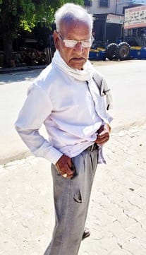 15 thousand rupees were stolen from retired collection Amin's pocket