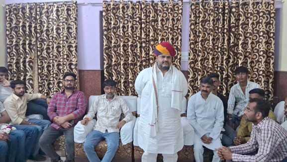 बूंदी दौरे पर रहे कांग्रेस नेता धीरज गुर्जर।