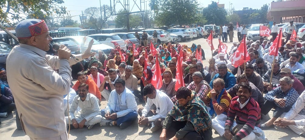 Workers protest in support of their demands