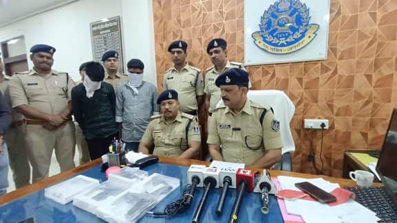 पुलिस की गिरफ्त में आरोपी