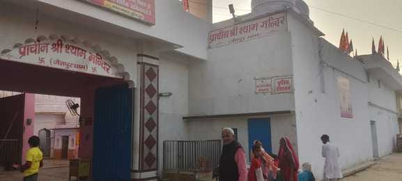 Devotees gathered at Hoodia Dham to have darshan of Khatu Shyam.