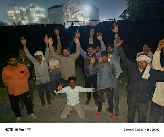 Opposition to construction of gate of Ultra Track Cement Factory