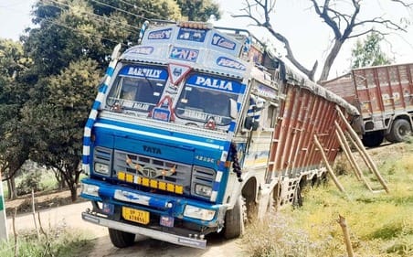 Under the influence of alcohol, the truck left the highway and took it to the village road, hit an electric pol