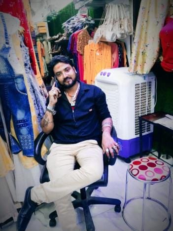 The body of a cloth merchant was found hanging from a dupatta in his shop
