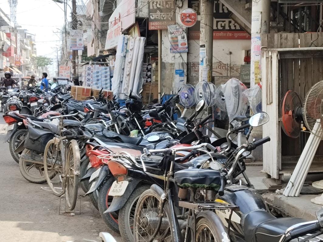 Parking on the road increased the problem of traffic jam.Parking on the road increased the problem of traffic jam.Parking on the road increased the problem of traffic jam.