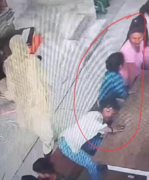 Women stole Rs 2.25 lakh and gold earrings