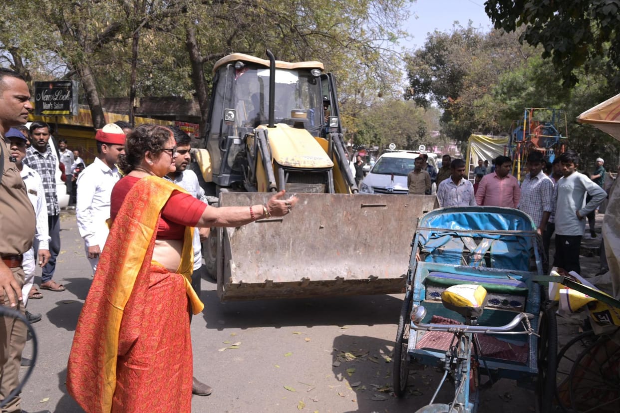 The mayor removed encroachments from the drain and footpath near the temple