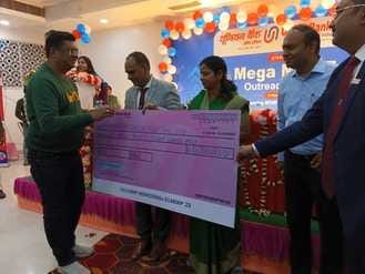 Loan of Rs 55 crore distributed among 90 self-help groups and businessmen