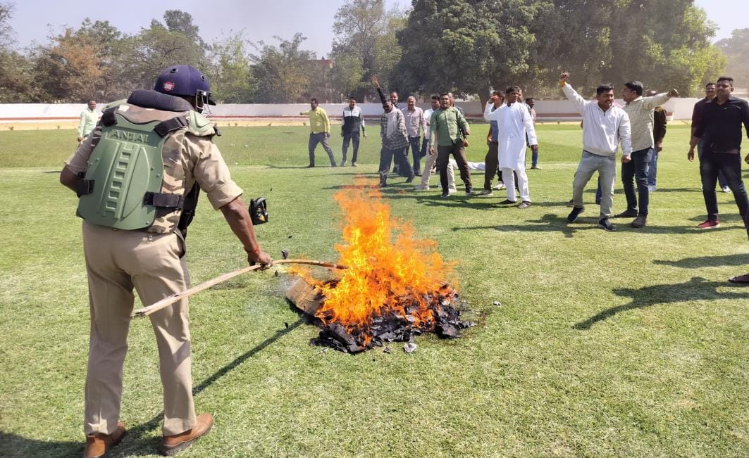 Angry mob pelted stones, fired tear gas shells at police