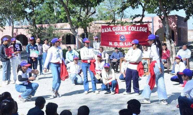 Celebrating Fit India Week, teach self-defense techniques to girl students