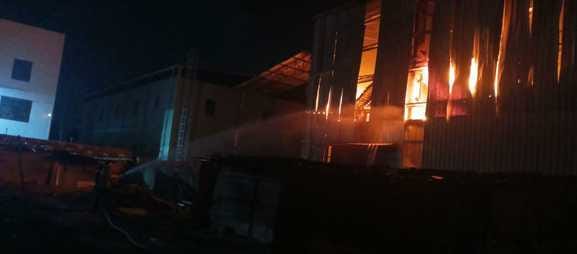 Fire broke out in a paint company, the company was burnt to ashes